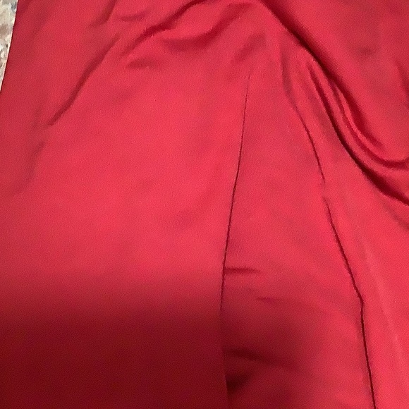 1 1/2 yards of burgundy red material. - Picture 3 of 4